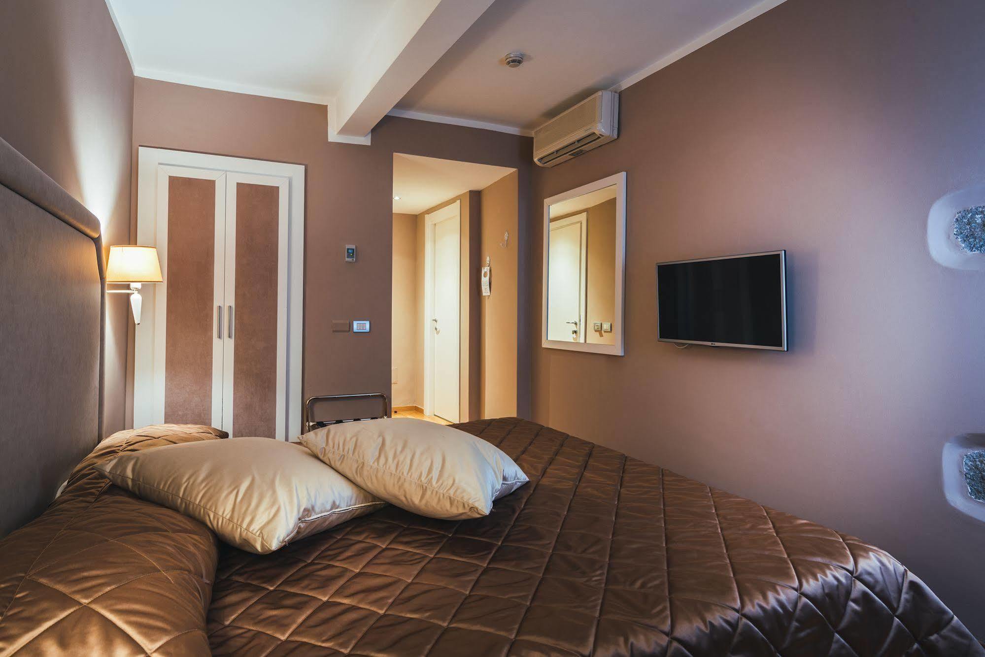 Hotel Centrale Olbia Exterior photo